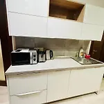 Modern Spacious In Center شقة *