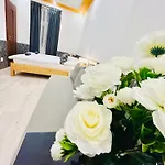 Modern Spacious In Center * 布拉格