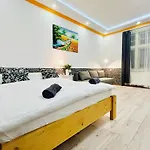 Modern Spacious In Center 布拉格