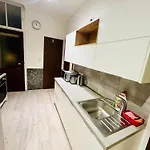 Modern Spacious In Center 公寓 *