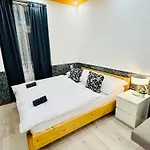 公寓 Modern Spacious In Center