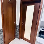 Modern Spacious In Center *