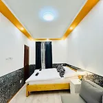 公寓 Modern Spacious In Center