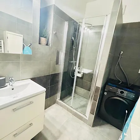 Modern Spacious In Center Daire *