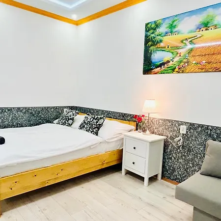 Modern Spacious In Center *