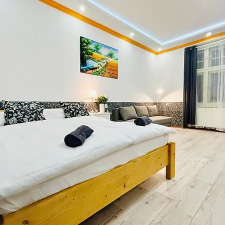 Modern Spacious In Center 布拉格