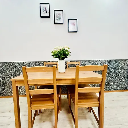 Modern Spacious In Center Daire Prag