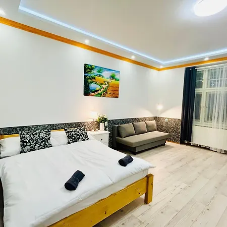 Modern Spacious In Center شقة براغ
