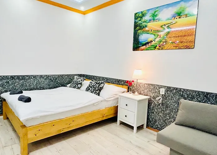 Modern Spacious In Center *