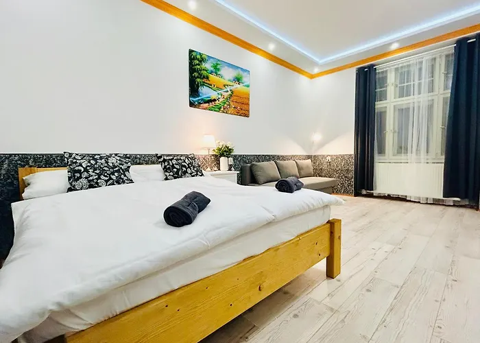 Modern Spacious In Center Prag